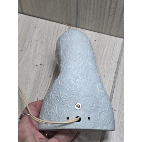 Vtg Blue & White Floral Embossed Virgin Mary Night Light Religious Japan Bible - Picture 12 of 12